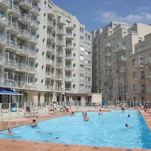Appartement Met Zeezicht En Verwarmd Zwembad, Oostende